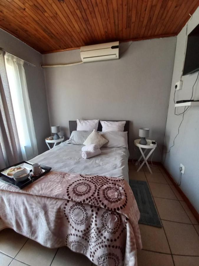 Meyiwa Guest Palace Нюкасъл Екстериор снимка