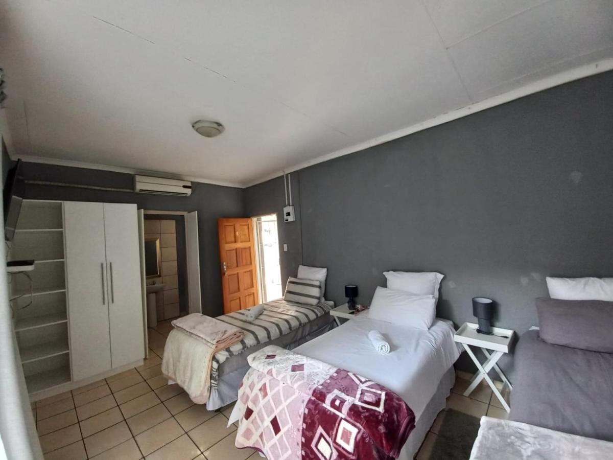 Meyiwa Guest Palace Нюкасъл Екстериор снимка