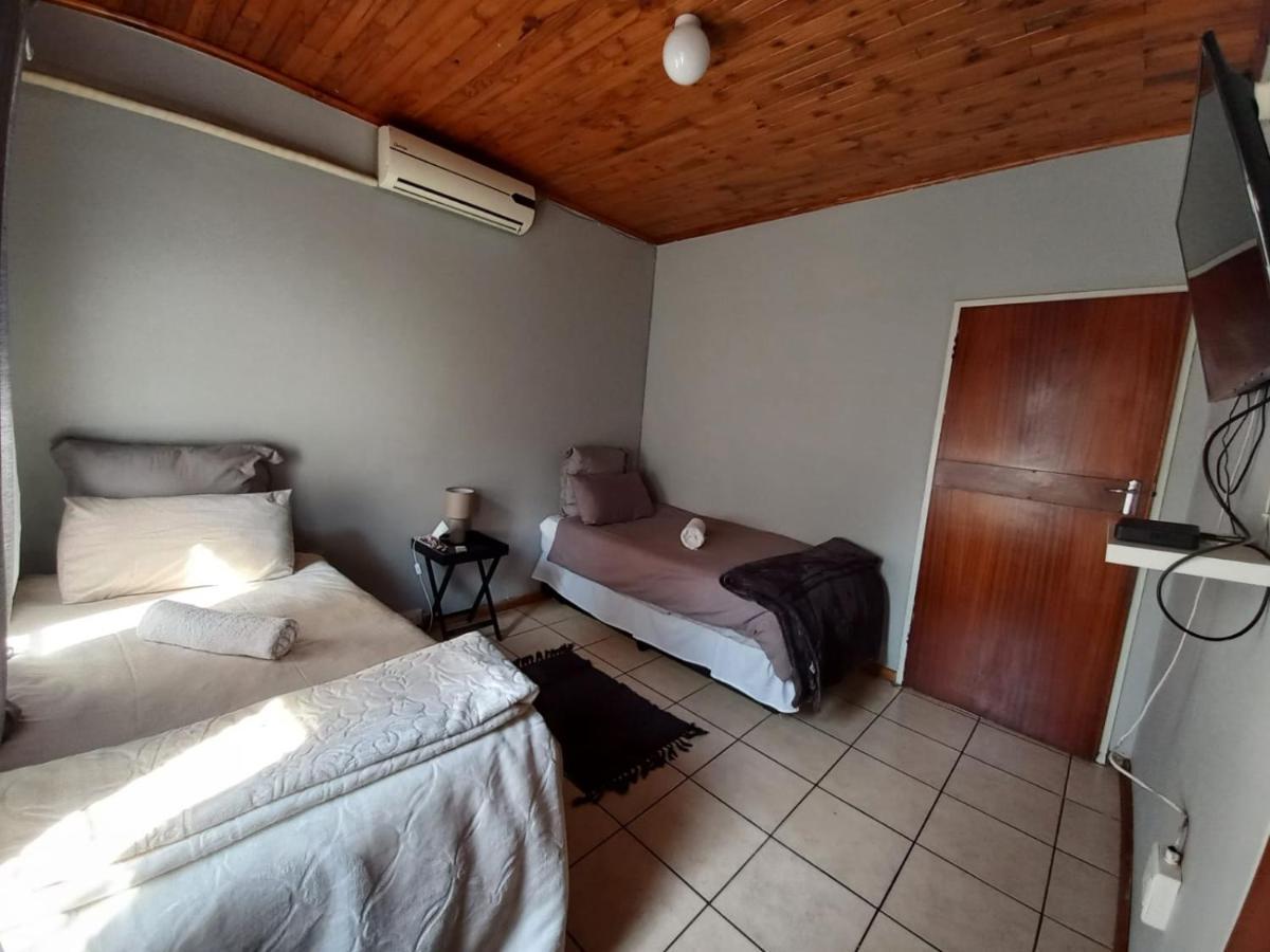 Meyiwa Guest Palace Нюкасъл Екстериор снимка